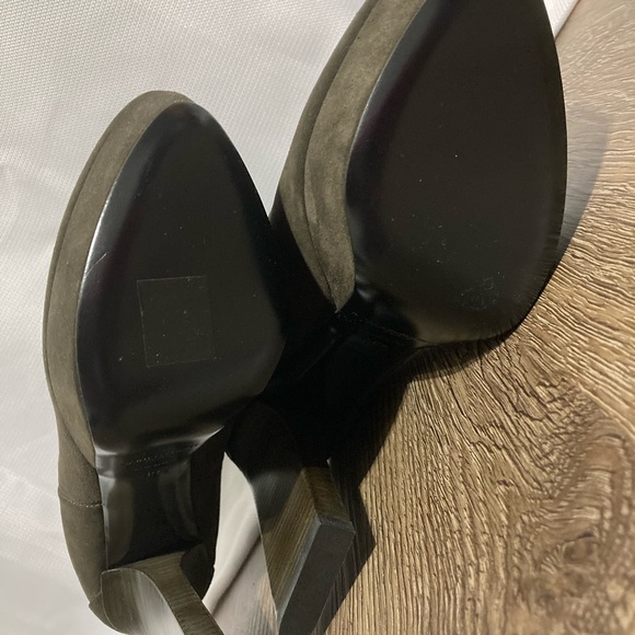 **BRAND NEW** SAINT LAURENT YSL GREEN OLIVE BOOTS - Picture 3 of 7